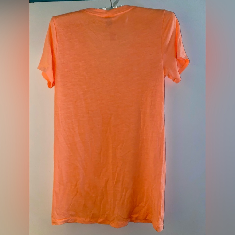 PINK Victoria's Secret Coral-Orange V-Neck Tee. - Picture 2 of 2